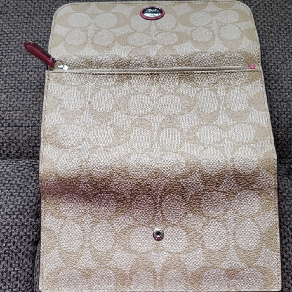 Coach Wallet - Picture 4 of 4